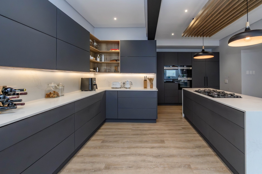 4 Bedroom Property for Sale in Summerstrand Eastern Cape